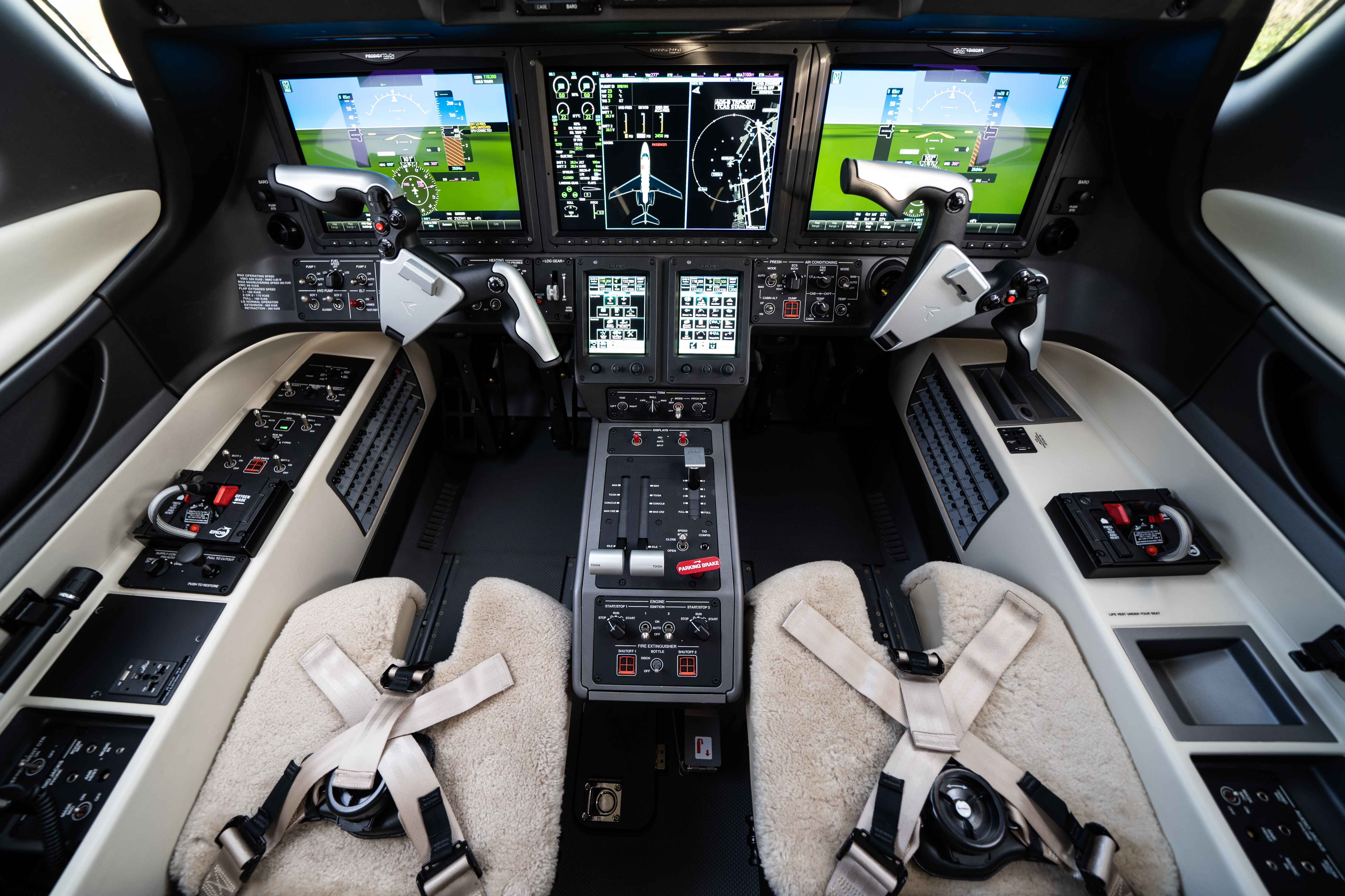 Embraer Phenom 300MED