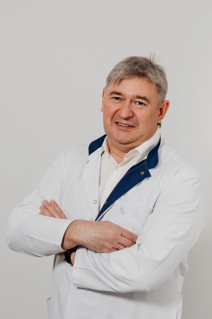 Яблоков Михаил Геннадьевич — кандидат медицинских наук, офтальмолог, автор методик «M-LASIK»
