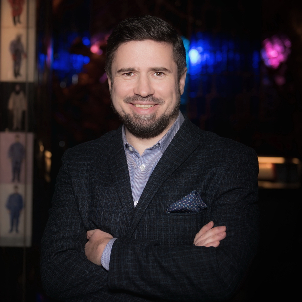 писатель Сергей Шикарев