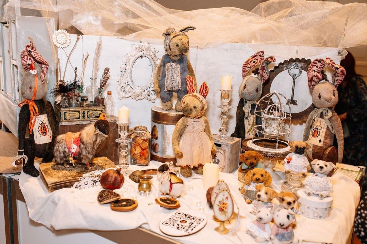 Выставка-маркет-арт-лекторий «Розы-Берёзы»