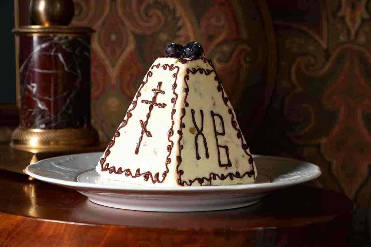 Подарочные корзины, куличи и пасхальный бранч в ресторане ЦДЛ