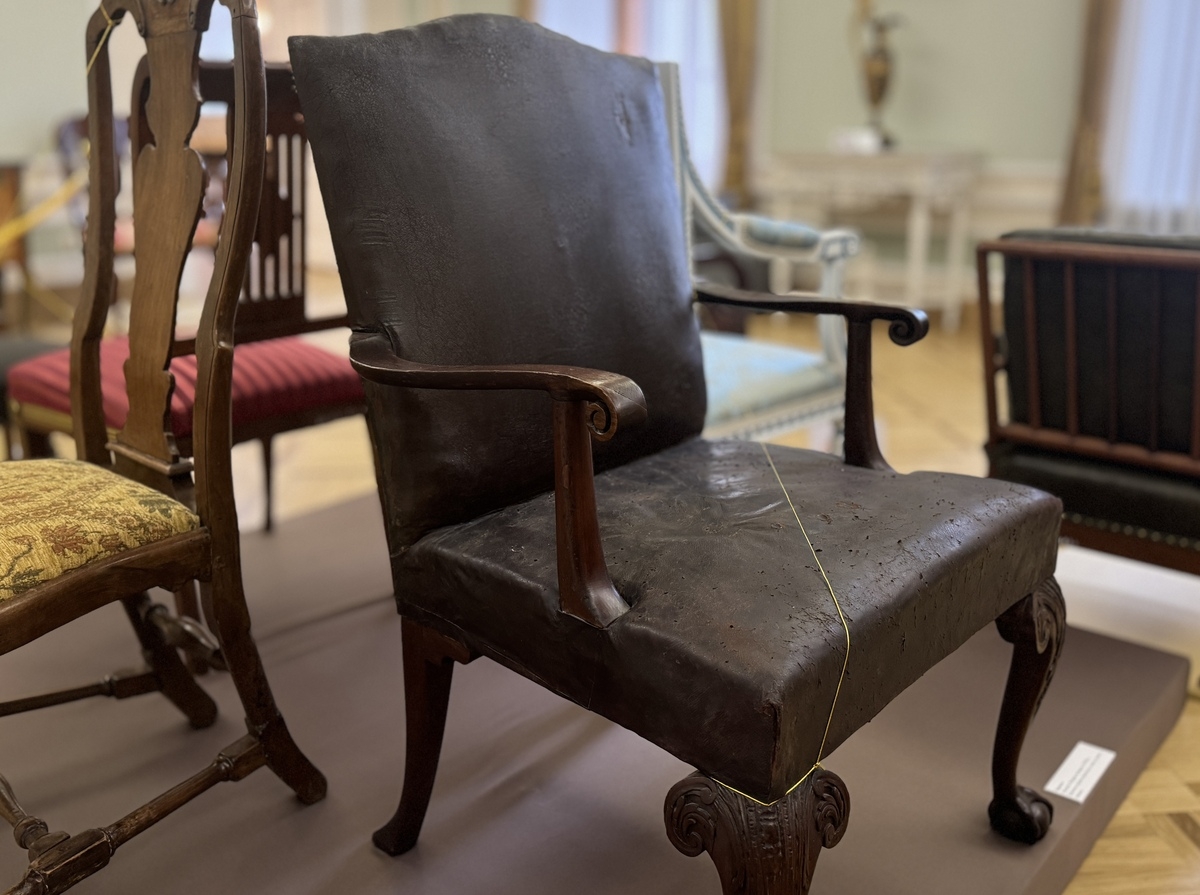 Выставка «Откинуться на спинку стула…»