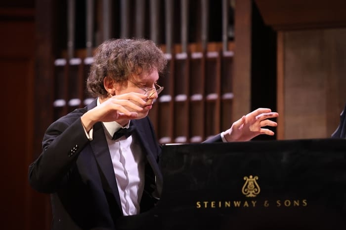 Камерное шоу «Лицом к лицу со слушателем»