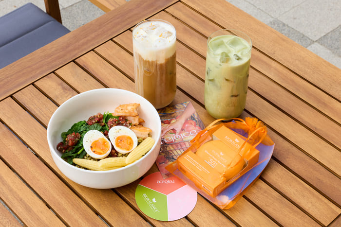 AMI CHAISE объединился с Rejoice (club) и BIOBALANCE