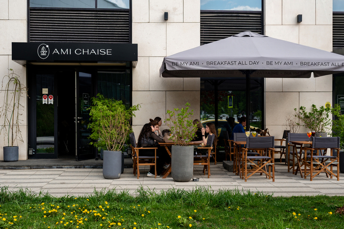 Уютная городская веранда в AMI CHAISE на Динамо