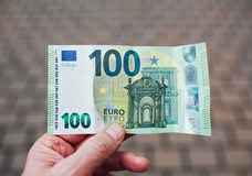 Центробанк повысил курс евро на 13 октября
