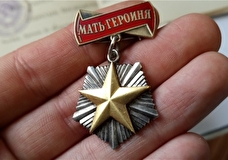 Путин поддержал идею возродить почетное звание «Мать-героиня»