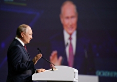 Песков: Путин перенес выступление на ПМЭФ на час из-за кибератаки