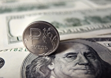 Курс доллара на Мосбирже опустился ниже 55,5 рубля впервые с 2015 года
