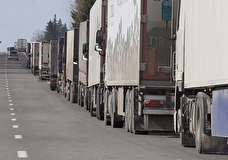 Российские грузовики с товарами из Европы задерживают в Казахстане