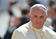 Политолог оценил просьбу Макрона к Папе Римскому позвонить Путину