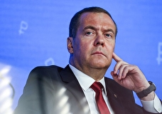 Медведев напомнил об особых правилах военного времени в отношении предателей