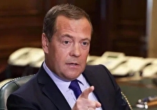 Медведев заявил, что по итогам года ВВП Украины рухнет еще на 5-10%