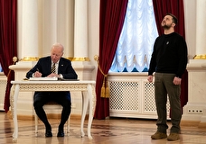 Медведев отметил, что Байден решился на поездку в Киев, получив гарантии безопасности