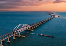 В Севастополе объявлена воздушная тревога, Крымский мост перекрыт