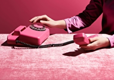 Мемы и стикеры с котиками. Как рабочая переписка в мессенджерах меняет командные отношения