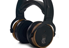 Monte Carlo est. 2025 представил новые наушники :ἄλφα [Альфа]