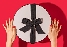 Подборка подарков для миллениалов и бумеров: что подарить родителям, бабушкам и дедушкам