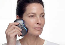 Салонные технологии дома: REMEZ представил анатомический anti-age-девайс