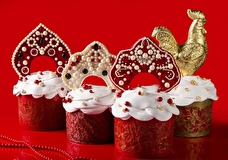 Золотые кокошники и пасхальные яйца с сакурой: гастрономический гид по Пасхе в Москве