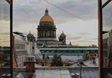Город дождей, эстетики и камерных ужинов: как провести идеальные выходные в осеннем Петербурге