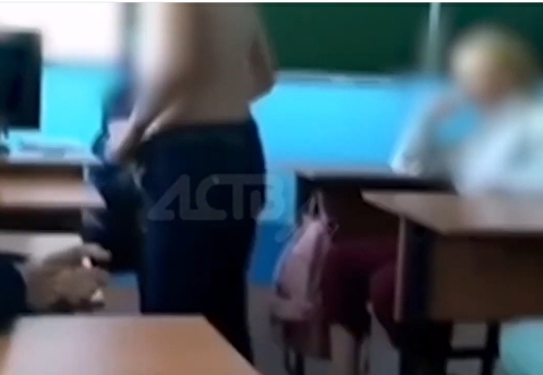 В Сети появилась видеозапись с игрой на раздевание в сахалинской школе