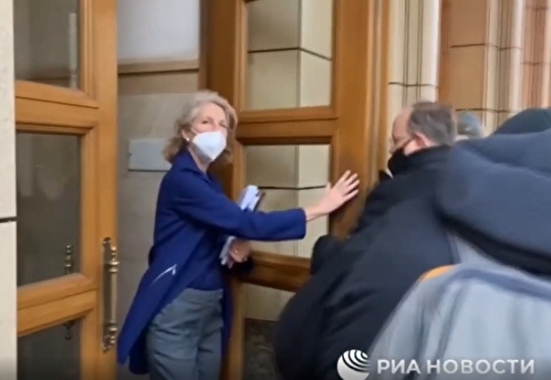 Помощник госсекретаря США Донфрид прибыла в здание МИД России на переговоры с Рябковым