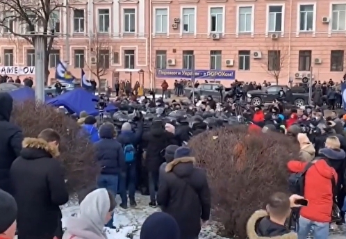 В столкновениях сторонников Порошенко и полиции есть пострадавшие