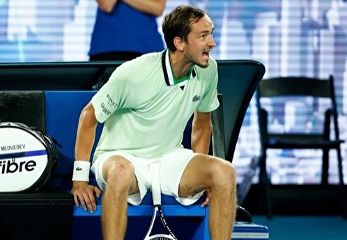 Теннисист Медведев накричал на судью в полуфинале Australian Open