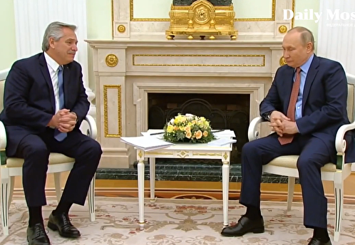 Путин поблагодарил президента Аргентины за регистрацию «Спутника V» в стране
