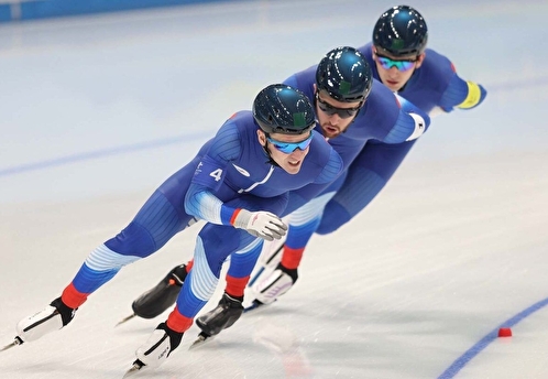 Российские конькобежцы побили рекорд и обеспечили себе медаль командной гонки