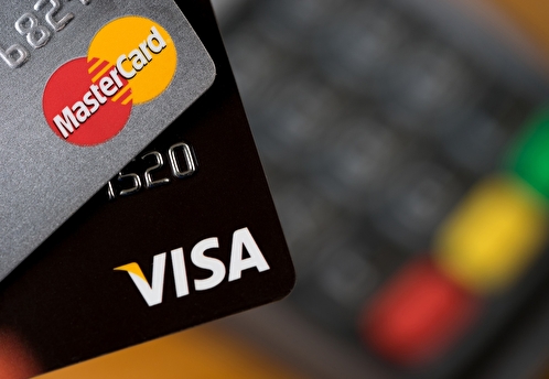 Подпавшие под санкции банки РФ не смогут выпускать карты Visa и Mastercard