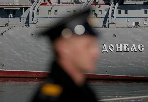 Украинские силовики подожгли свой корабль «Донбасс» в порту Мариуполя