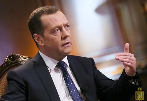 Медведев предложил создать систему привилегий для соотечественников из Донбасса