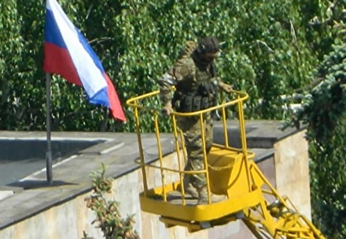 Со здания мэрии Светлодарска сняли украинский флаг и подняли российский