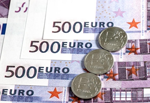 Курс евро на Мосбирже впервые с мая 2015 года снизился до 57 рублей
