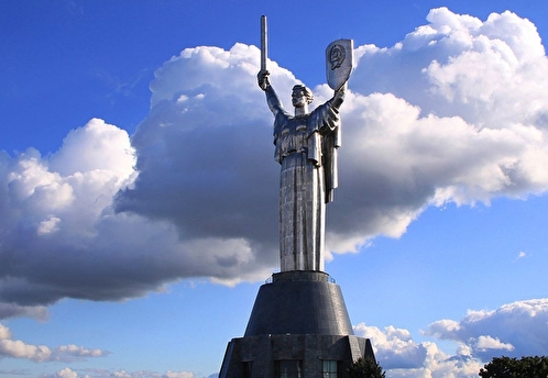 На Украине хотят заменить герб СССР на монументе «Родина-мать» на трезубец