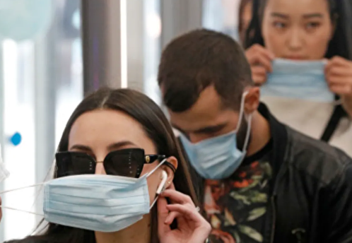 Москвичам рекомендовали носить маски из-за смога и гари