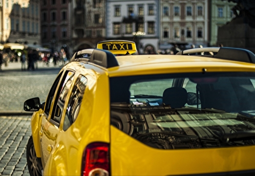 Эксперт посоветовал записывать на видео угрозы от таксистов