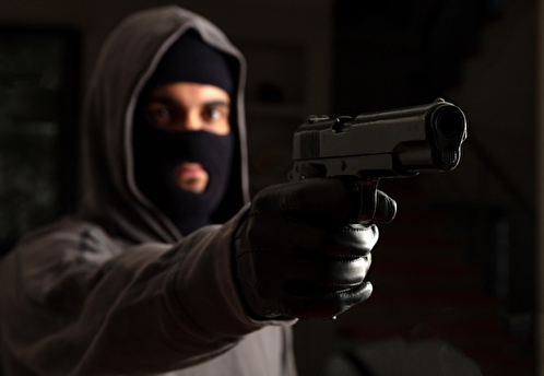 Во Владивостоке подросток в маске анонимуса напал с ножом на полицейского