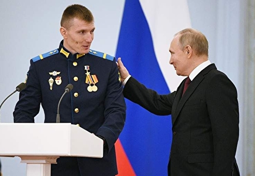 Путин поддержал Героя России, переволновавшегося во время выступления