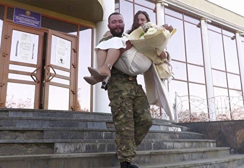 В Луганске прошла свадьба добровольца СВО из России и гражданки Латвии