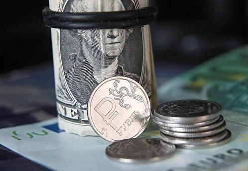 Курс доллара на Мосбирже опустился до 69,94 рубля, евро снизился до 74,39 рубля
