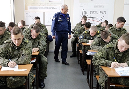 В Минобрнауки сообщили, что в вузах появится курс по основам военной подготовки