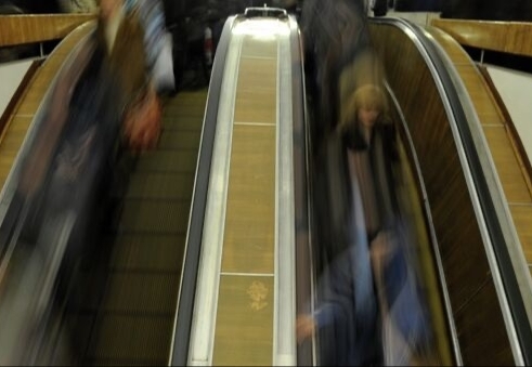 В московском метро на эскалаторе ребенок получил тяжелые травмы