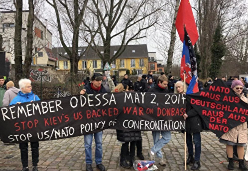 Welt: немцы принесли флаг ДНР на митинг в Берлине против Запада