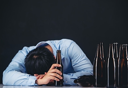 Нарколог рассказал об опасности смешивания алкоголя и медикаментов