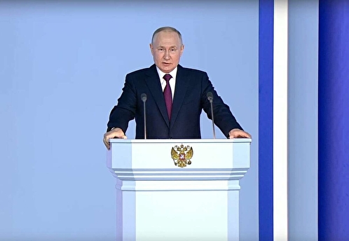 Путин предложил выдавать маткапитал в новых регионах семьям, где дети родились с 2007 года