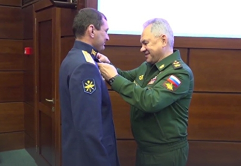 Шойгу наградил орденами Мужества летчиков Су-27, перехвативших американский дрон MQ-9