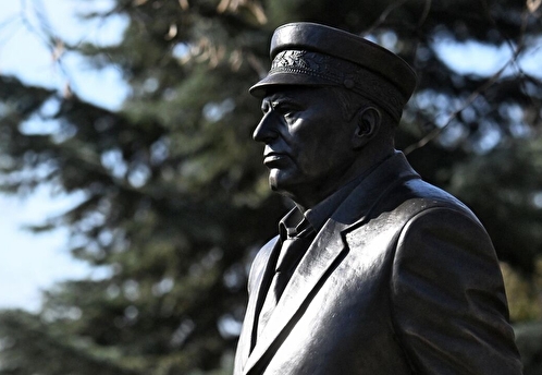 На Новодевичьем кладбище в Москве открыли памятник основателю ЛДПР Жириновскому